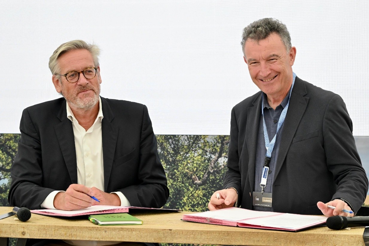 Christoph Büren, Président du Groupe VIVESCIA et Franck Leroy, Président de la Région Grand Est,  lors de la signature de la convention le 29 août à Châlons.