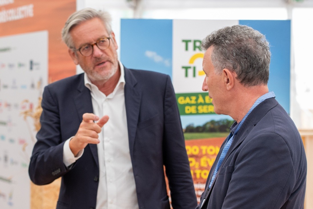 Christoph Büren, Président du Groupe VIVESCIA, souligne : « Dans un monde de compétition et face aux défis climatiques, innover, investir dans les filières en partant de la demande des clients et des consommateurs est essentiel. Le futur de notre groupe coopératif céréalier est intimement lié aux dynamiques régionales et à son développement, avec ses 9000 agriculteurs-coopérateurs, ses grandes filières, ses entreprises du malt, de la meunerie, de la maïserie, et des biotechnologies végétales, sa marque Francine. Ce partenariat illustre une même ambition : donner à nos territoires, à ses agriculteurs, et aux acteurs de l’industrie, les moyens de rester une grande région de transformation des céréales et oléoprotéagineux et de production agricole résolument tournée vers l'avenir ! »